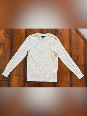 Banana Republic Light Cream Crewneck Long Sleeve Knit Sweater